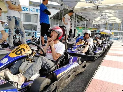 娱乐吃瓜酱练车